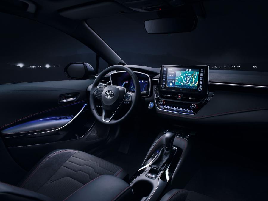 Интерьер Toyota Corolla Hybrid 2018 года  (WW) (фото 3 из 61)